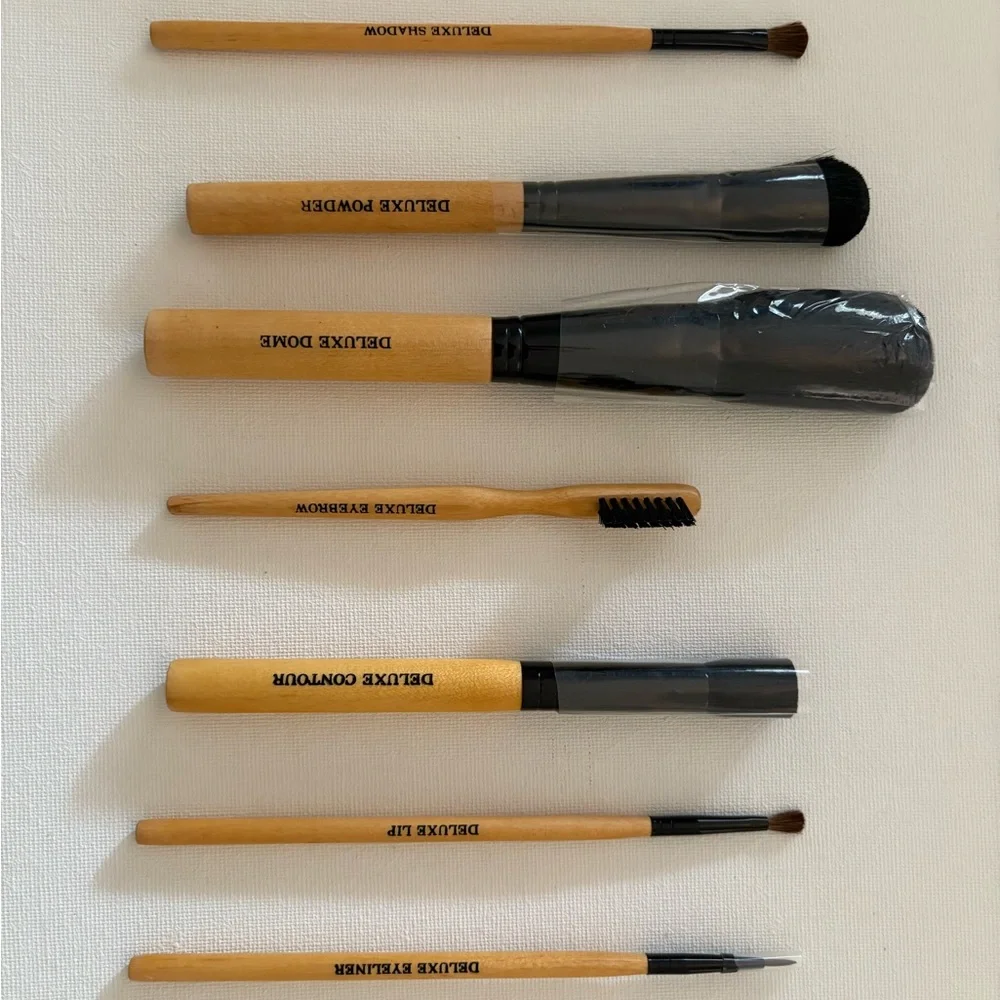 Deluxe Bamboo Makeup Brush Set in Natural Wood and Black